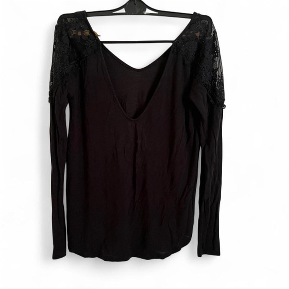 AMERICAN EAGLE Soft and Sexy Black lace shoulder long sleeve backless top - Picture 4 of 4